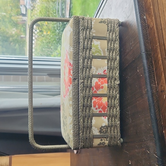 Sewing basket - Picture 2 of 5